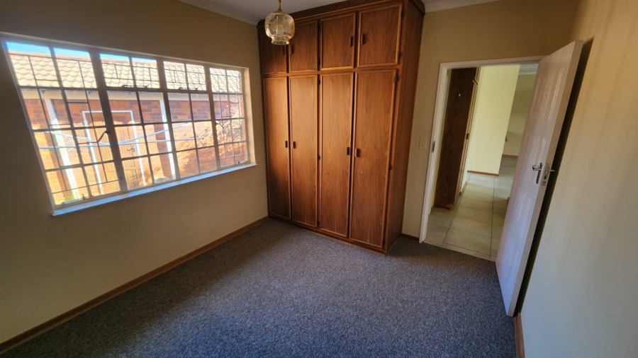2 Bedroom Property for Sale in Langenhovenpark Free State